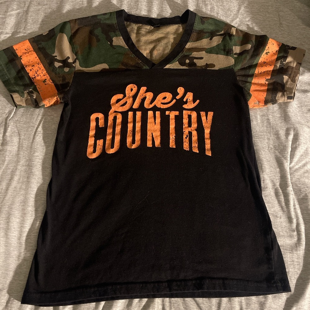 V-neck t-shirt
